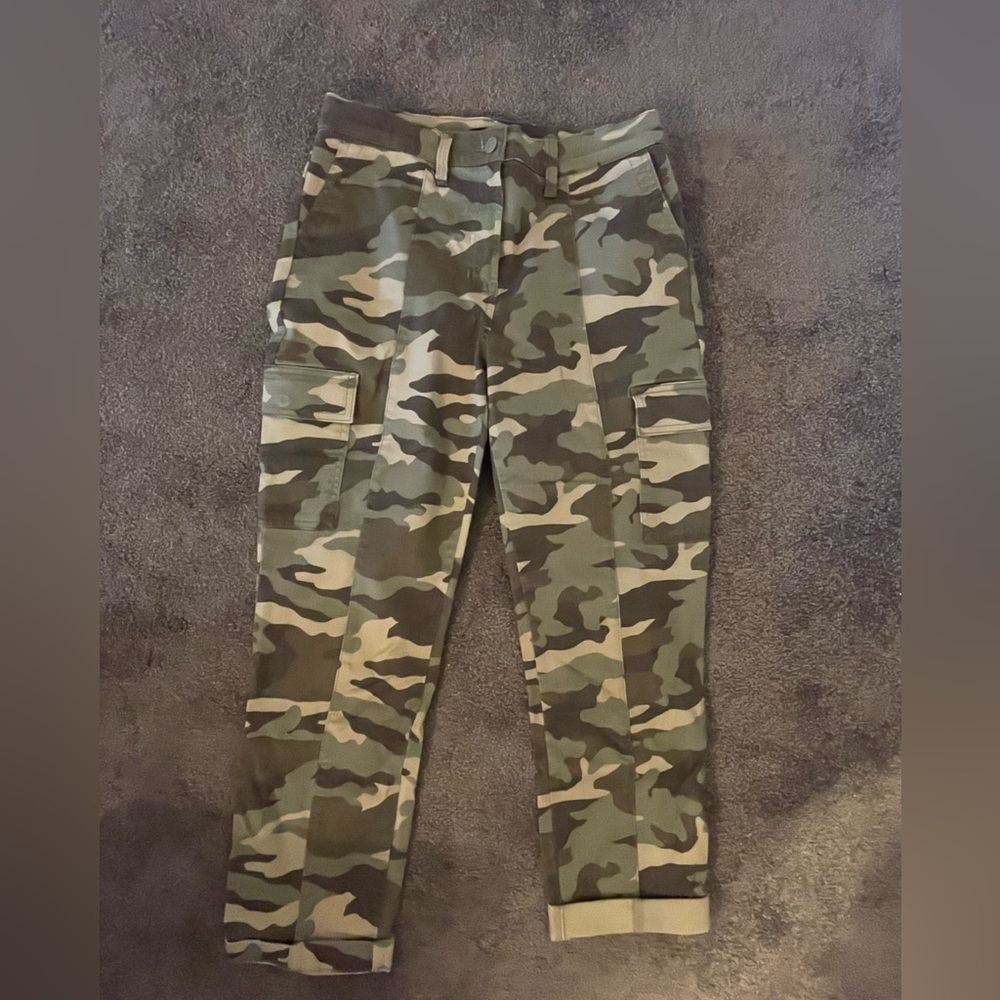 J Crew cropped cargo pants. Size 28
